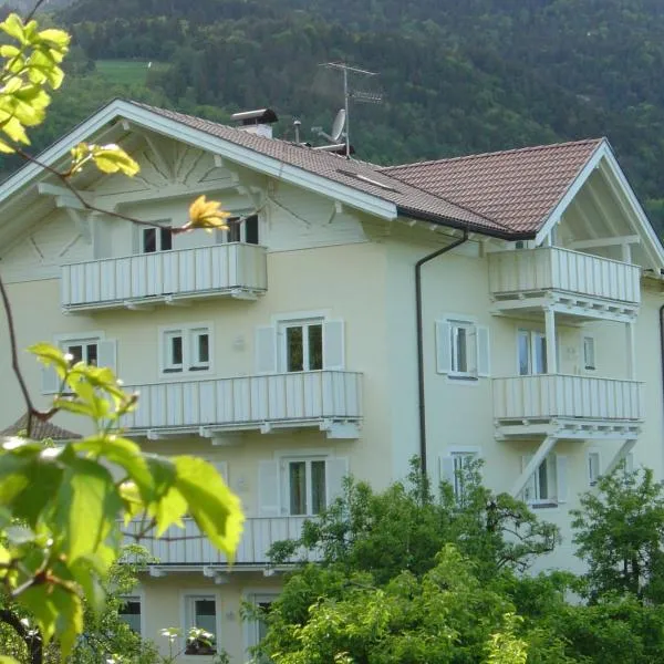 Residence Adler, hotel a Tesimo