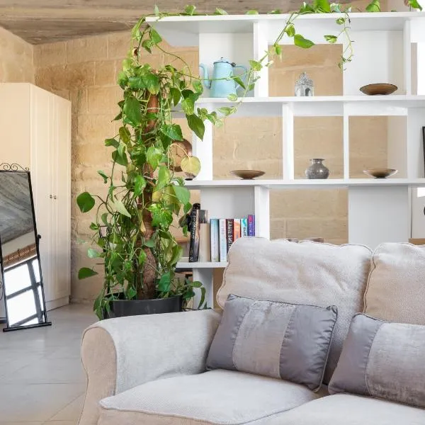 Roam Gozo - Studio Hamrija - Modern Cozy Tiny Home Set In Gozo's Oldest Village, hotel in Xewkija