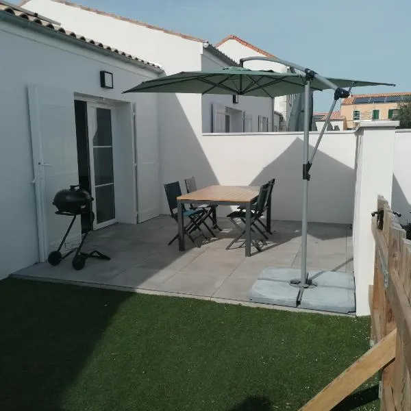 LA FREGATE Maison avec piscine/parking/wifi/plages 5kms、レ・マトゥのホテル