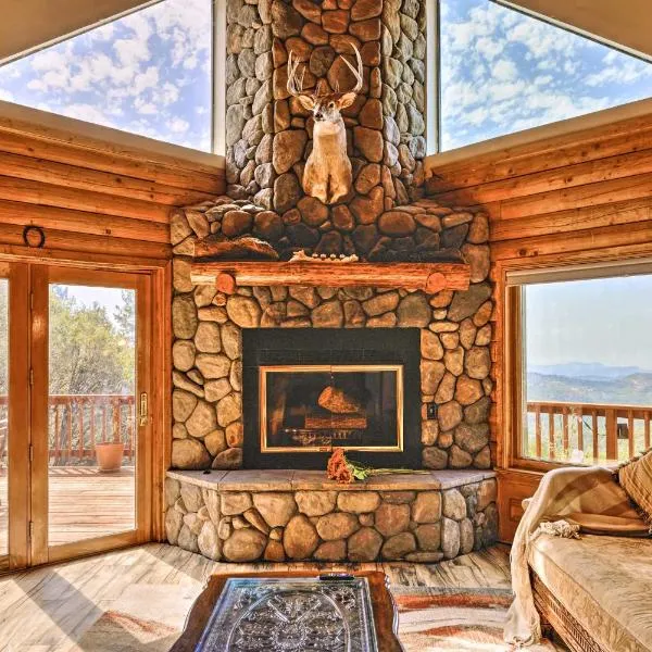 Stunning Log Cabin with Great Views, Firepit, Deck near Twain Hart, hotel v destinaci Sonora