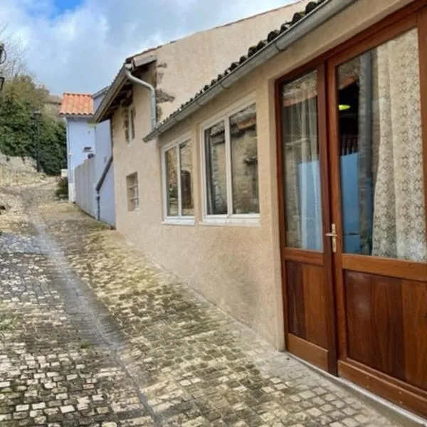 appartement Loft-atelier à Vivonne, hotel en Marnay