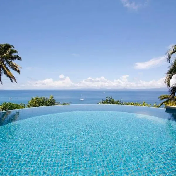 Beachfront Villa - House of Bamboo, Infinity Pool, hotell sihtkohas Savusavu