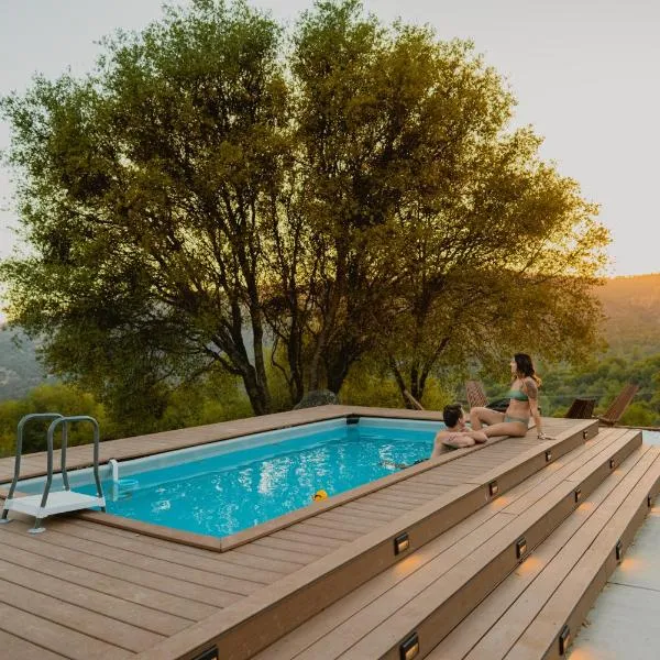 Boho chic oasis by Casa Oso with pool, spa and views, hotelli kohteessa Ahwahnee