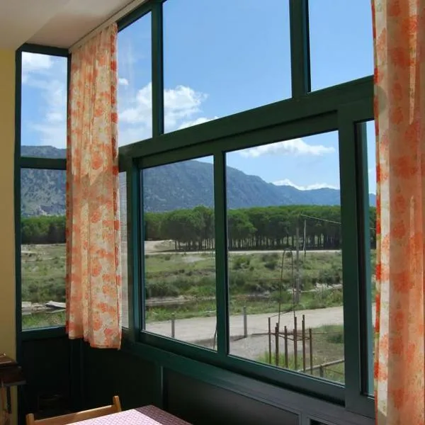 H and H Guesthouse, hotel v destinaci Velipojë