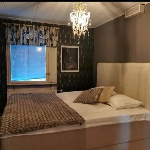 Own private room in a big house!, hotel v destinaci Luleå