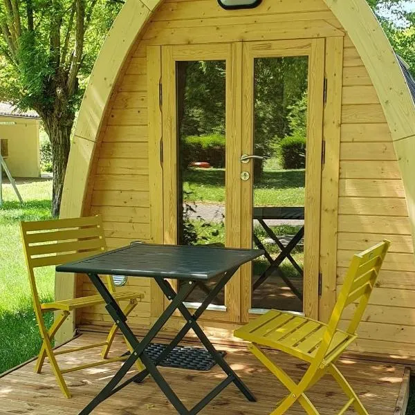Cabane 2/3 pers au Camping les Patis, hotel v destinácii Nazelles