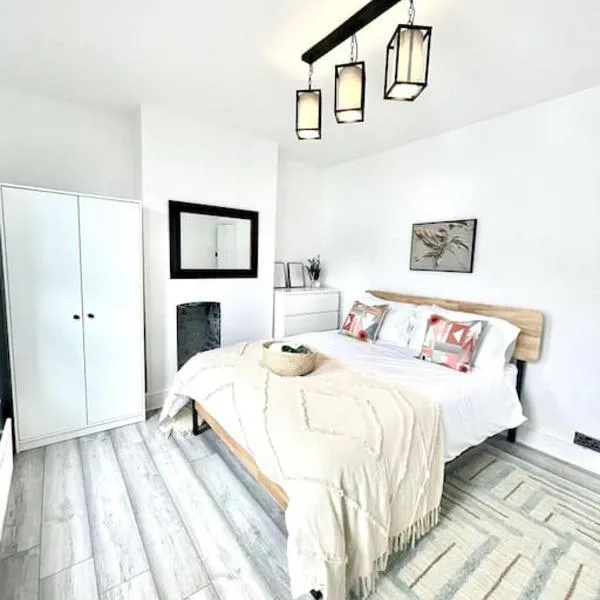 Spacious Modern Victorian House in Rochester, hotel in Wainscot