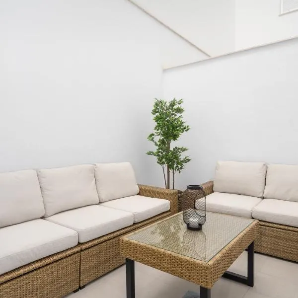 Central Family Lodging by Costarentals - Ref 111, hotel en Fuengirola