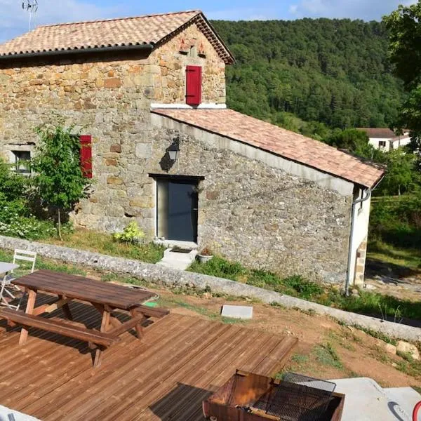 Gîtes aux grès de l'eau, hotel a Mercuer