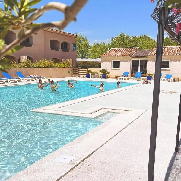 Les Cigalous, hotel v destinaci Salavas