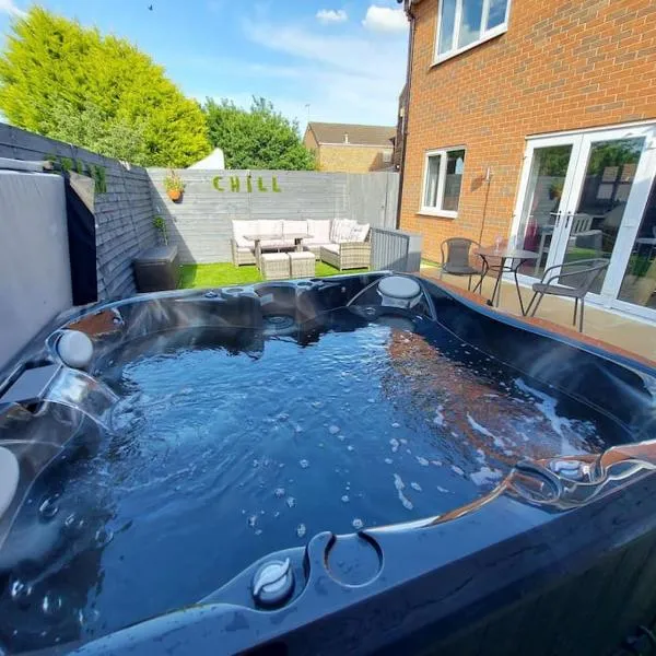 Hot Tub house close to Woodland and Peak District, hotel in Brimington