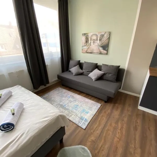 1. Zimmer Apartment neu Möbliert, hotel in Trossingen