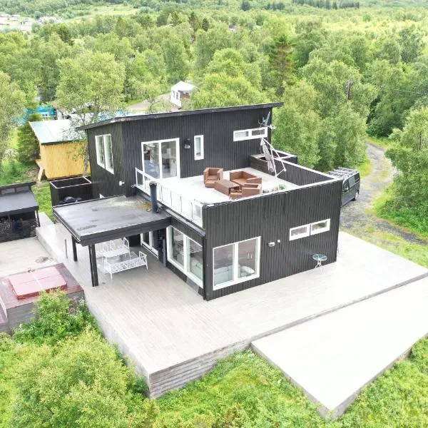 Sand Beachhouse, hotel in Lødingen