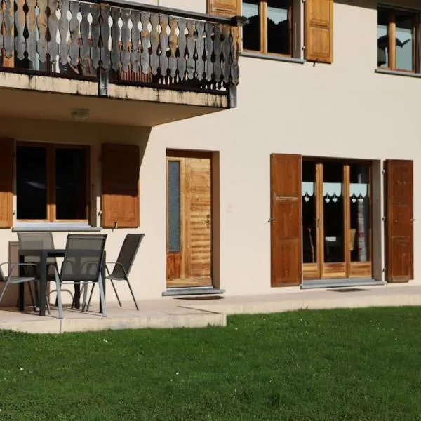 Petit nid douillet au coeur de SalvanLes Marécottes, hotel in Salvan