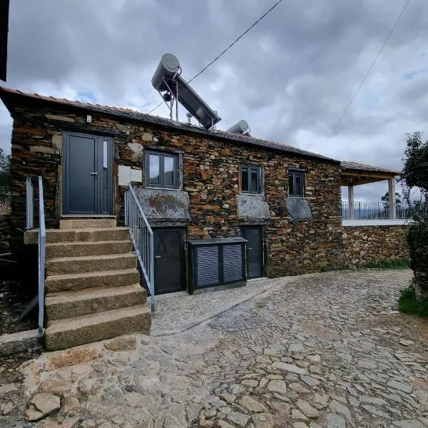 Casa de baixo studios, hotel in Arouca