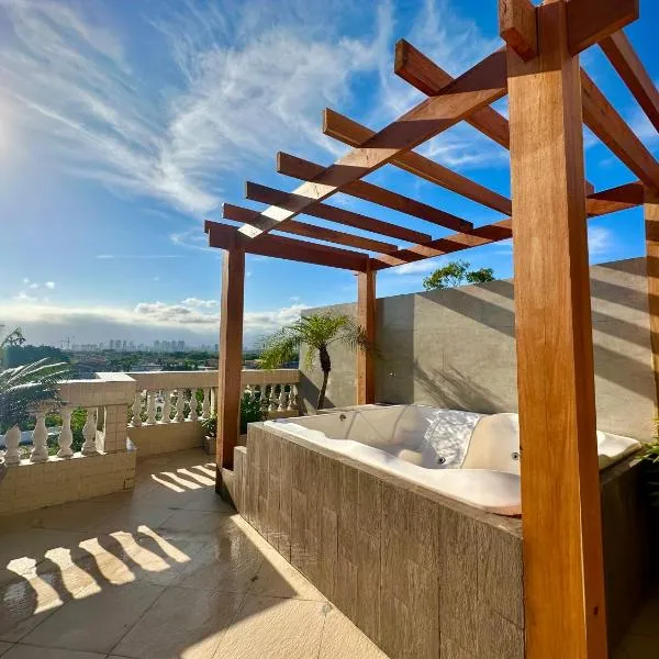 Cobertura de 3 quartos com hidromassagem e vista do por-do-sol, hotel in Guarujá