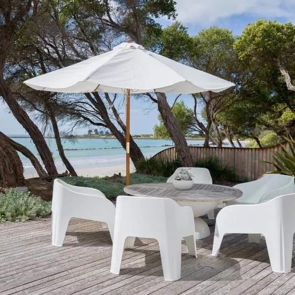 The Cove Beach Front Luxury House, hotel v destinaci Port Fairy
