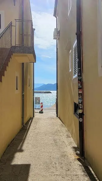 Studio, 70 steps from the beach – hotel w Bašce