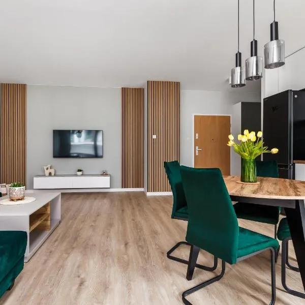 Uroczy ,,Bursztynowy ,, apartament blisko plaży , parking w cenie، فندق في غدانسك