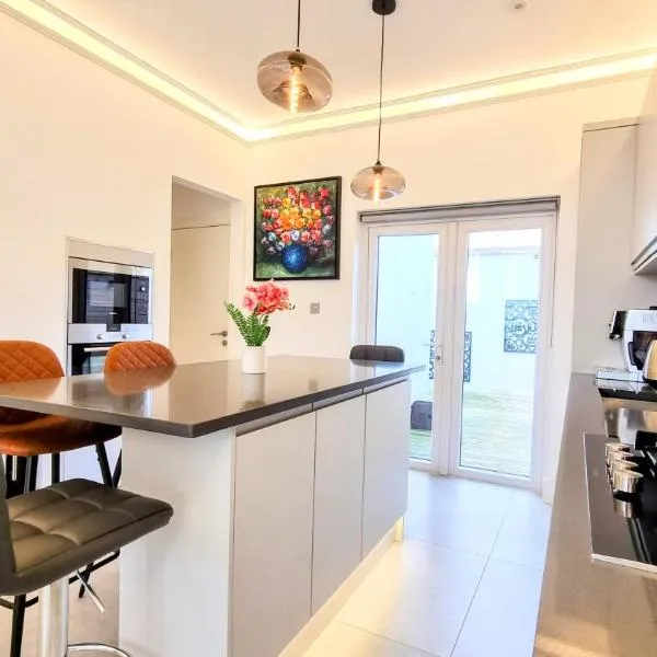 Surbiton Luxury Garden House 19, hotel en Surbiton