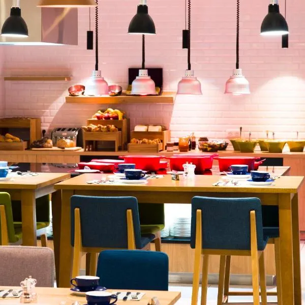 Holiday Inn Calais Coquelles by IHG, hotel in Coquelles