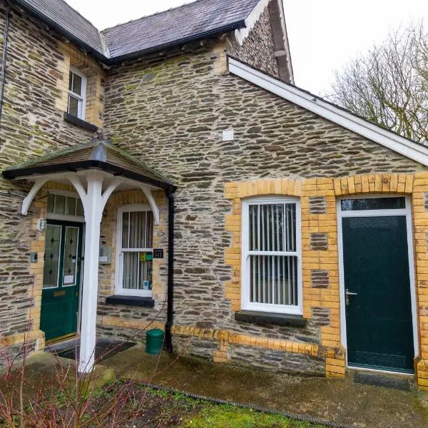 Old School B & B, hotel in Llandysul