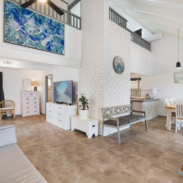 Oceanview Manor by "Peppy Beach Retreats" - Two Houses in One with Panoramic Views, hotel in Capel