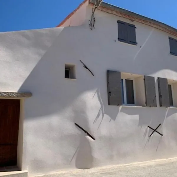 LE ROMARIN-TOPDESTINATION-AUPS, hotel em Aups