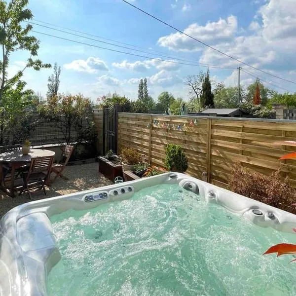 Logement entier avec jacuzzi en provence, hotell i Le Thor