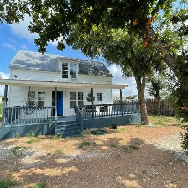 The Paddock House at Blanco Texas、ジョンソンシティのホテル