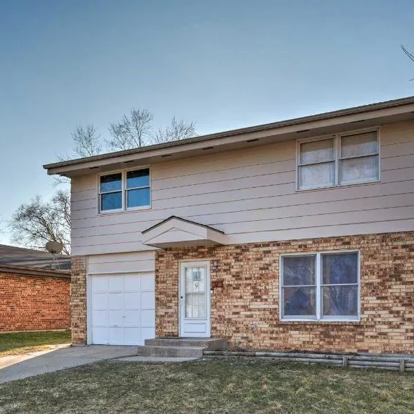 Family-Friendly Rockford Home with Private Yard!, hotel in Rockford