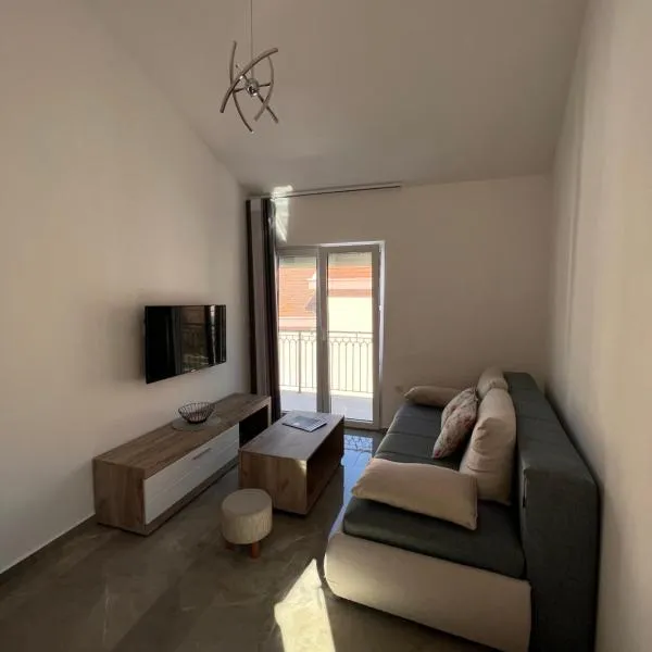 Luna Apartment, hotel di Kotor