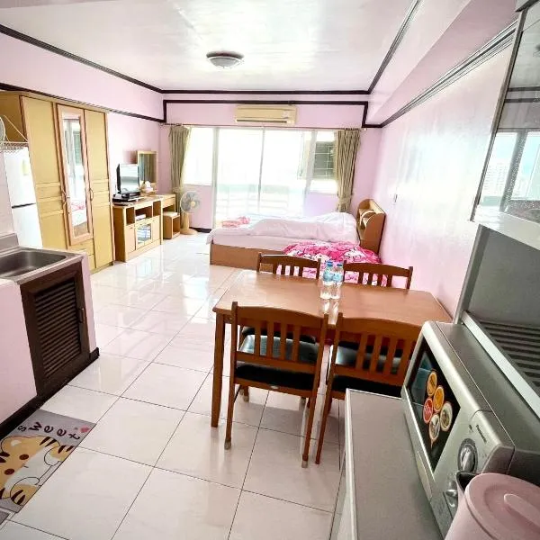 Mike's Condo, hotel v destinaci Si Racha