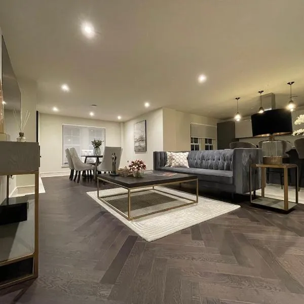 Stunning 2BA, 2BR Apt, Desirable Chigwell CHCL F6, hotel v destinaci Chigwell