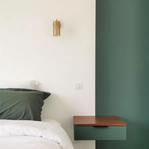 Au Jardin des Deux Roches, hotel a Prissé