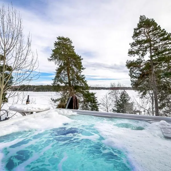 Relaxing Lake Oasis with Jacuzzi - Amazing view & Private Pier, hotel in Ölsta