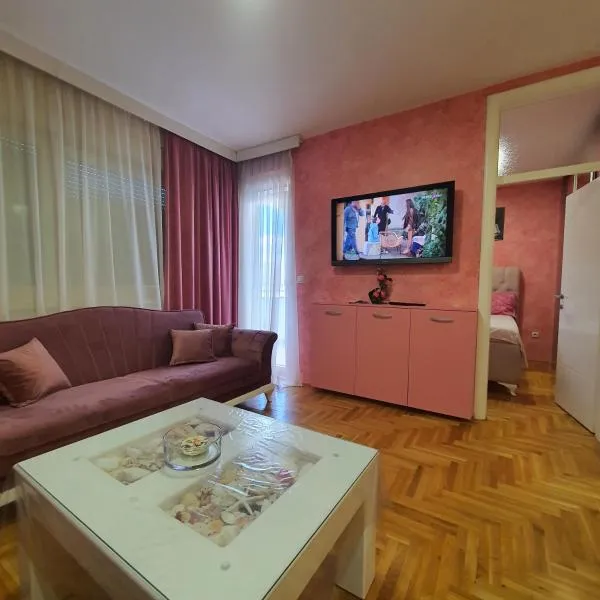 Apartman KRISTINA, Istocno Sarajevo,Vojvode Radomira Putnika 49f, hotel in Lukavica