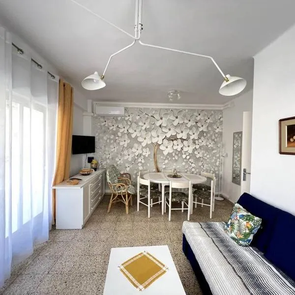 Lovely family apartment 2 min. from the beach, hotell i Playa de Gandia