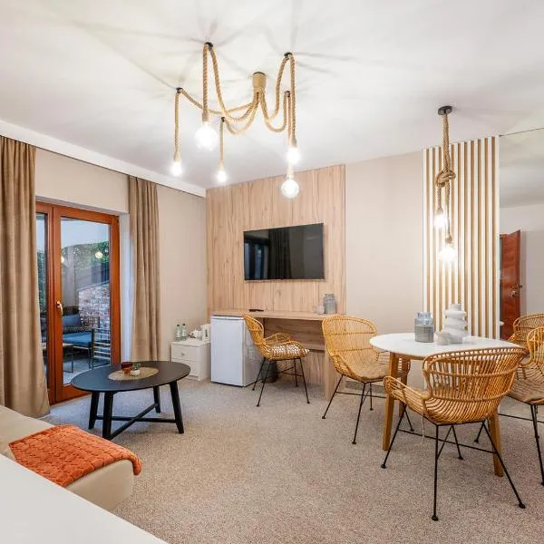 Akacjowa Zatoka - Pokoje i Apartamenty, hotel v destinácii Mielenko