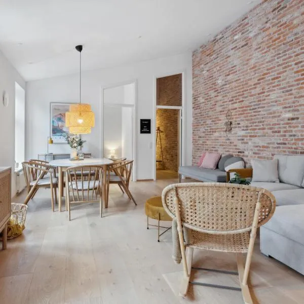 Central 3-bedroom apartment with huge terrace, including queen size beds, hotel i Store Restrup