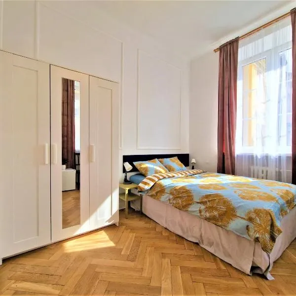 J&W Apartments Świętojańska Rooms, hotel in Warsaw
