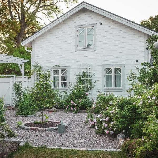 Vallby Cottage, hotel v destinaci Enköping