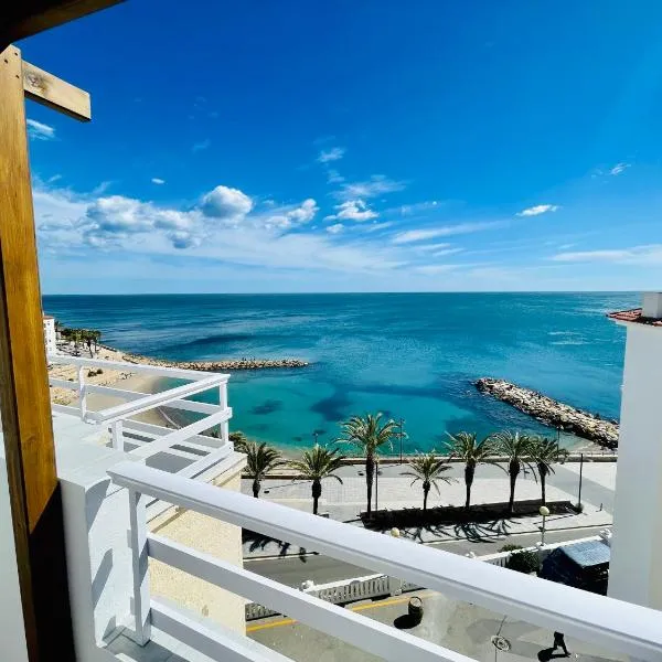 Respiro Del Mar - Beachfront Superior Apartment, hotel en L'Ametlla de Mar