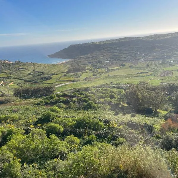 Entire apartment with Ramla Bay view (Gozo, Malta), hotel din Il-Pergla