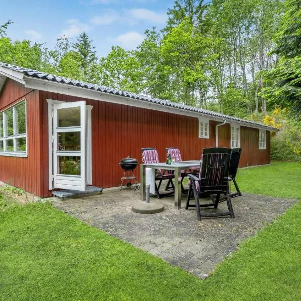 3 Bedroom Lovely Home In Gistrup, hotel a Gistrup