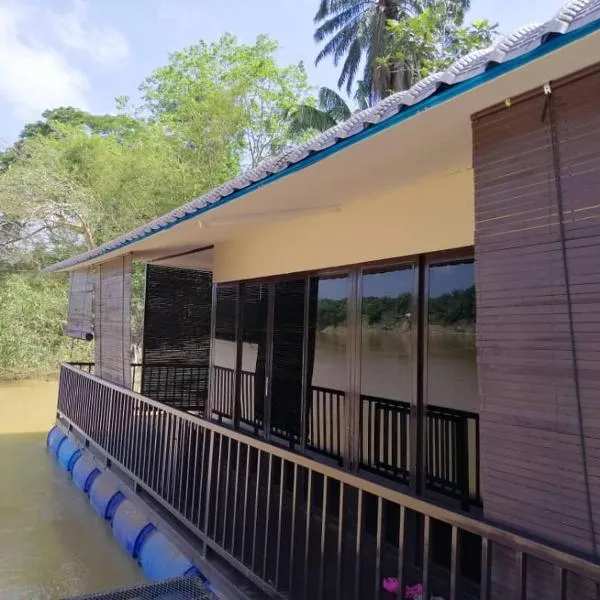 Chalet Terapung Laman Tok Ayah Temerloh, hotel in Temerloh