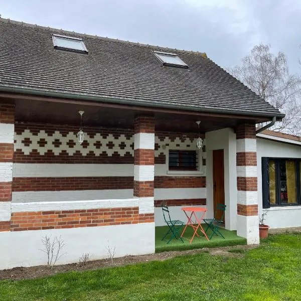 gite La briquette 6 personnes proche RER D, hotel v destinácii Combs-la-Ville
