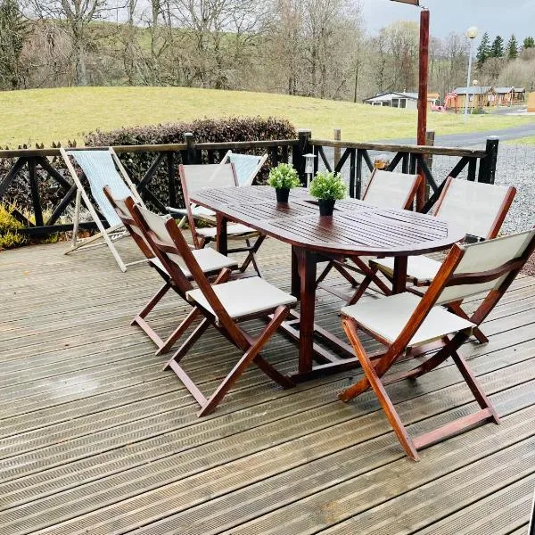 Le 77 - chalet nature proche S.Besse, hotel v destinácii Égliseneuve-dʼEntraigues