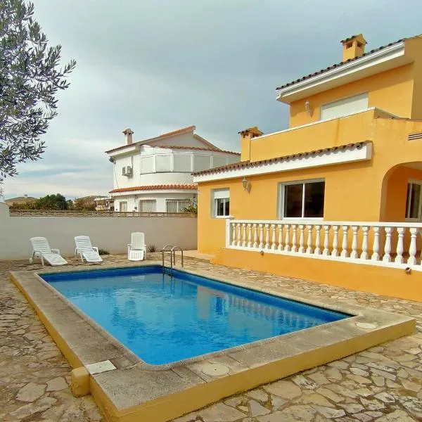 Chalet con piscina privada en Vinaròs, מלון בוינארוס