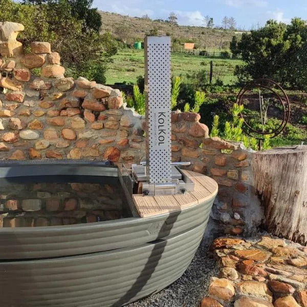 The Riverstone - Romantic Hideaway by the River - loadshedding free!, hotel in Napier